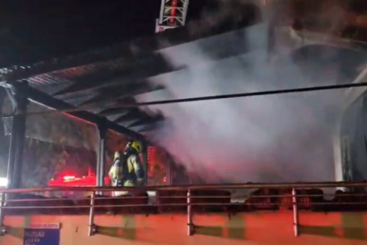 Bursa'da 3 katlı binada alevler!