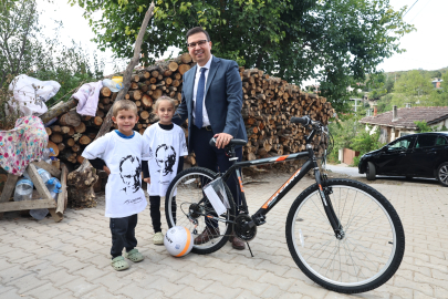 Bursa Nilüfer Belediyesi’nden minik Hamza’ya bisiklet sürprizi