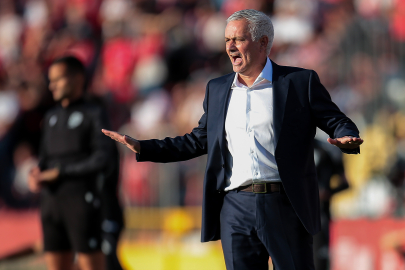 Mourinho, Benfica ile ilk maçına çıktı