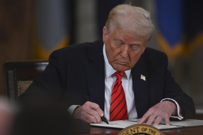 Trump, "H-1B" çalışma vizelerine 100 bin dolarlık başvuru ücreti getirecek