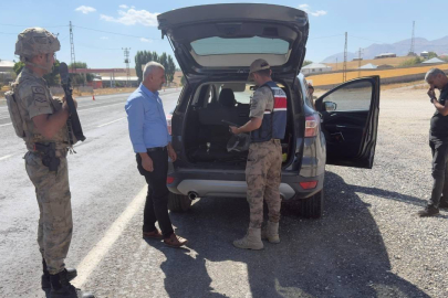 Ağrı'da jandarmadan huzur uygulaması: 3 şahıs ve 7 düzensiz göçmen yakalandı