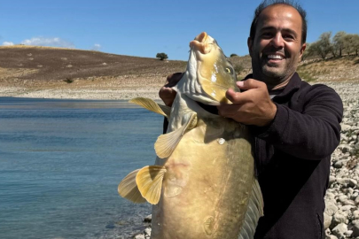 Elazığ’da 21 kiloluk dev sazan avlandı