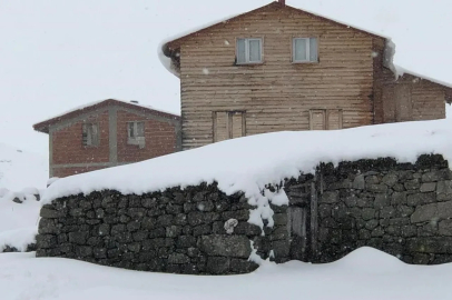 Kar kalınlığı yarım metreye ulaştı: Hazırlıksız yakalandılar!