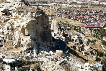 Nevşehir Kapadokya'da Kadıkalesi'nin bir bölümündeki kaya parçaları koptu