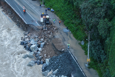 Rize Ardeşen-Çamlıhemşin karayolunda göçük