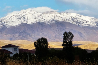 Süphan Dağı beyaza büründü