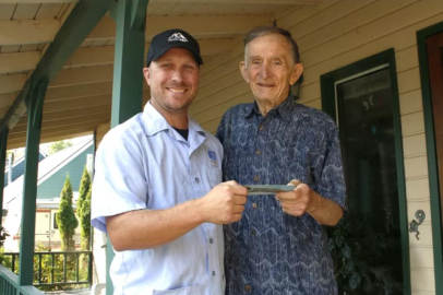 1953 yılında gönderilen bir kartpostal 72 yıl sonra sahibine ulaştı