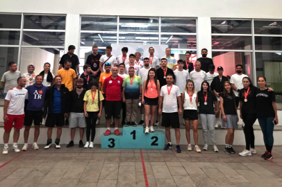 Bursa Nilüfer’in Raket Sporları Turnuvası’nda şampiyonlar ödüllendirildi ​​​​​​​