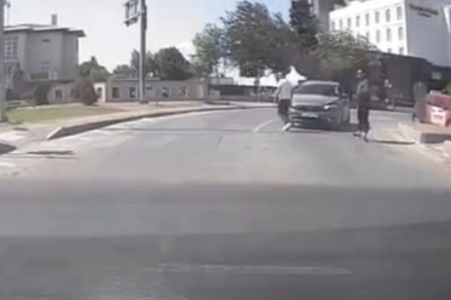 Çanakkale'de yol verme kavgası araç kamerasına yansıdı