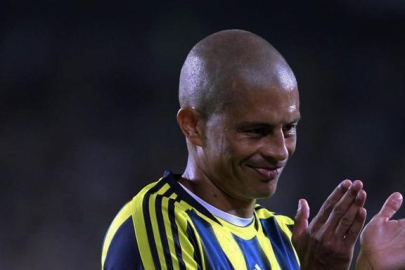 Efsane futbolcu Alex De Souza'dan Sadettin Saran'a mesaj geldi!