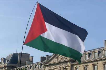Fransa'da 21 belediyede Filistin bayrağı asıldı