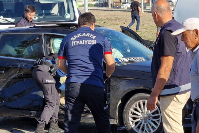 Sakarya'da duble yolda feci kaza: Yaralılar yola savruldu, bölgeye çok sayıda ekip sevk edildi