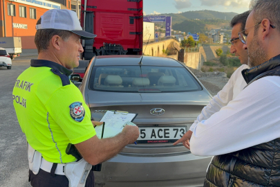 Samsun'da önüne çıkan kediye çarpmamak için yavaşlayan otomobile motosiklet çarptı: 1 yaralı