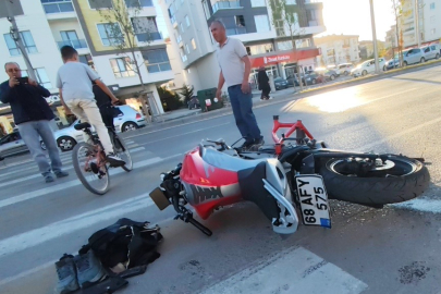 Aksaray'da servis minibüsü ile motosiklet çarpıştı: 1 ağır yaralı