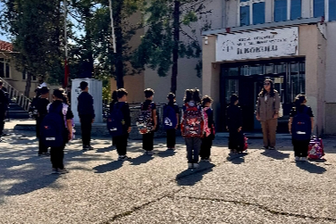 Bursa'da TKDK'den öğrencilere kırtasiye malzemesi desteği