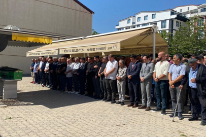 Kocaeli'de trafik kazasında hayatını kaybeden 78 yaşındaki kadın son yolculuğuna uğurlandı