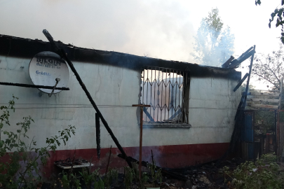 Antalya'da kızını alevlerin arasından çıkardı, evi gözlerinin önünde küle döndü