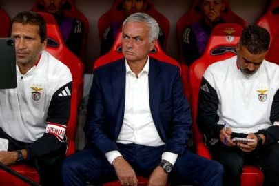 Benfica'da ilk iç saha maçında takıldı! Mourinho hakeme ateş püskürdü...