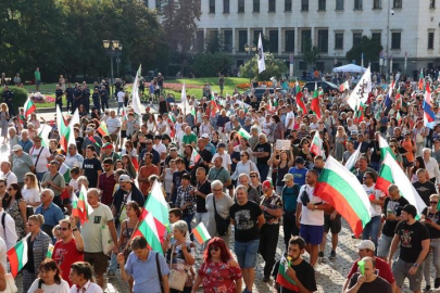 Euro'ya geçiş kararı Bulgaristan'ı ayağa kaldırdı: Titanik'e biniyoruz!