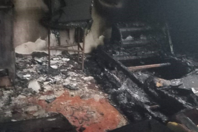 Kastamonu'da elektrik kontağından çıkan yangında iki katlı ev kullanılamaz hale geldi
