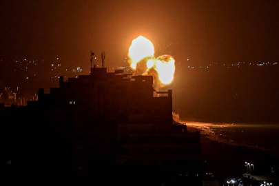 Katil İsrail, hava ve topçu saldırılarıyla 33 Filistinliyi öldürdü