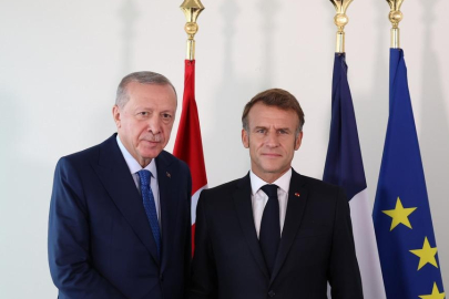 Macron ile dikkat çeken diyalog: Erdoğan'ın esprili girişi damga vurdu!