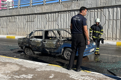 Sivas'ta hareket halindeki araç alev aldı, sürücü yaralandı