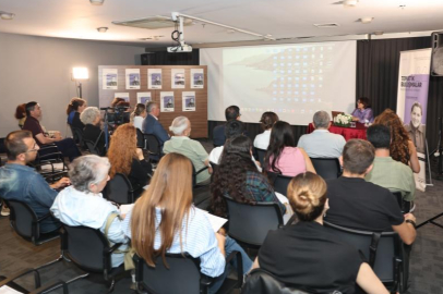 Bursa'da Prof. Dr. Varlı 'Müziğin Sessiz Siyaseti'ni anlattı