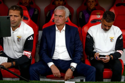İnanılmaz maç! Mourinho öldü öldü dirildi