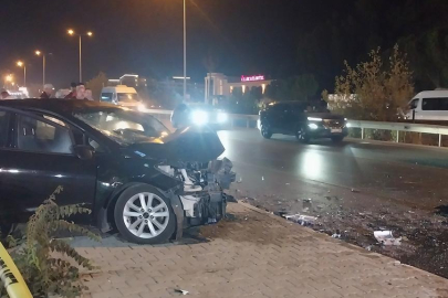 Antalya’da otomobil yayaya çarpıp karşı şeride geçti: 2 ölü