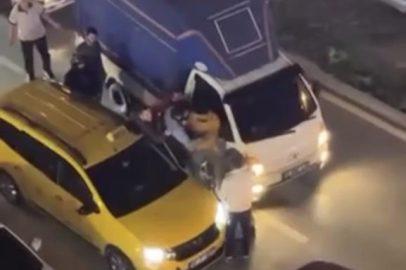 Bursa'da trafiği kilitleyen kavga! İki sürücü...