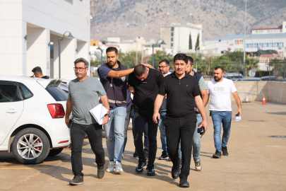 Adana'da otomatik silahla galeriye saldıran şüpheliler tutuklandı