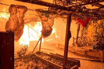 Aksaray'da tandırda yapılan ekmek evi alev alev yaktı