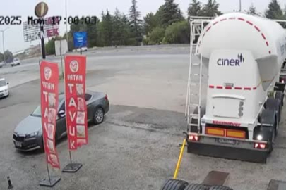 Ankara’da kontrolü kaybeden otomobil tankere çarptı: 3 ölü