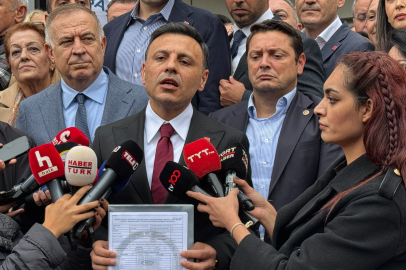 Yeniden CHP İstanbul İl Başkanı seçilen Özgür Çelik mazbatasını aldı