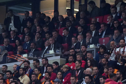 Bakan Bak, Galatasaray - Liverpool maçını takip etti