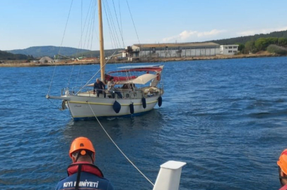 Çanakkale Boğazı’nda makine arızası yapan tekne yedeklenerek çekildi
