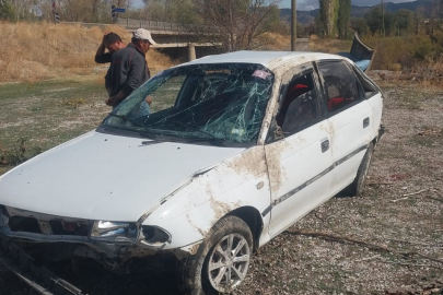 Çorum'da otomobil köprüden tarlaya uçtu:1'i ağır 2 yaralı