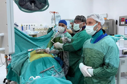 Sağ yan ağrısıyla doktora koştu: 58 yaşındaki kadının röntgeninde 'geyik boynuzu' çıktı