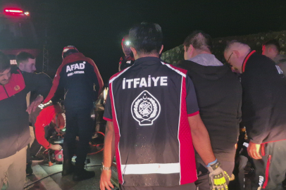 Bartın'da otomobil bariyerlere çarptı: 4 yaralı