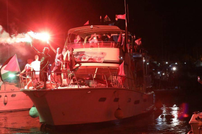 İsrail savaş gemileri Sumud Filosu'nu kuşattı