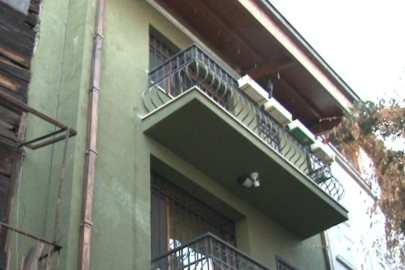 İstanbul Beşiktaş'ta çıkan yangında oyuncu Şebnem Bozoklu'nun evi de hasar gördü