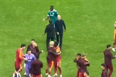 Liverpool'un hocası Arne Slot'tan maç sonunda Okan Buruk'a olay hareket!