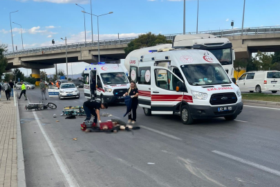 Afyonkarahisar'da tırın çarptığı motosikletteki iki genç hayatını kaybetti