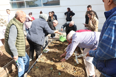 Bursa Nilüfer’de yaşlıların ellerinden toprağa can suyu