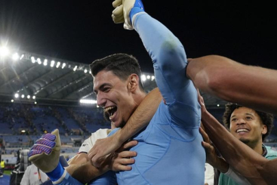 Berke Özer Roma'yı yaktı! 3 penaltı üst üste kurtardı...