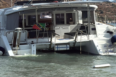 Muğla'da yelkenli katamaran karaya oturdu