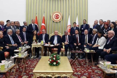 Özgür Özel'e TBMM'deki o fotoğraf soruldu! "'Ya niye gitmediniz?' diyen yok"