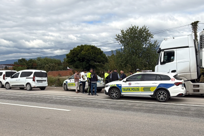 Tokat'ta kaçak göçmen taşıyan tır şoförü ve arkadaşı tutuklandı