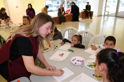 Bursa Osmangazi’de çocuklar oyunlar oynayarak sağlıklı beslenmeyi öğreniyor